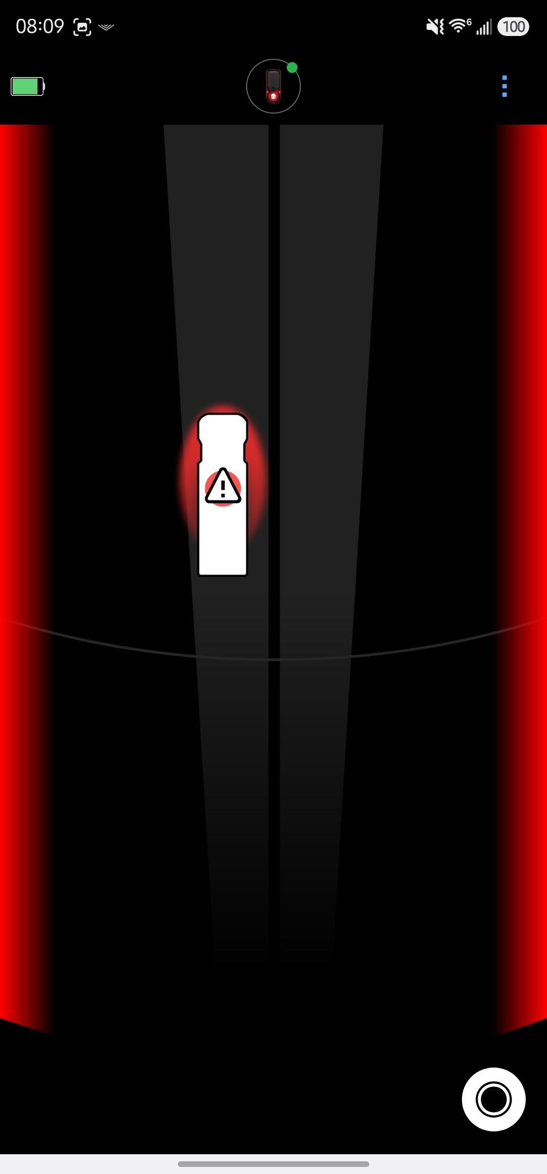 Application Garmin Varia affichant une alerte rouge pour un véhicule important