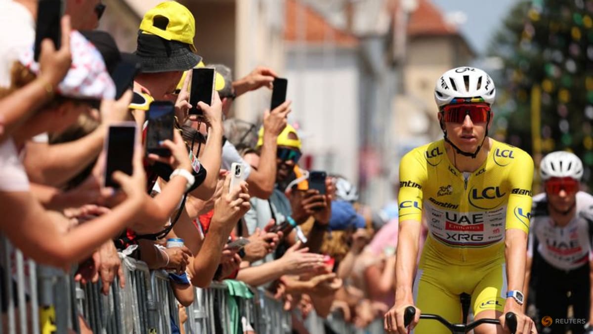 Tadej Pogačar en maillot jaune pendant la 15e étape du Tour de France 2026